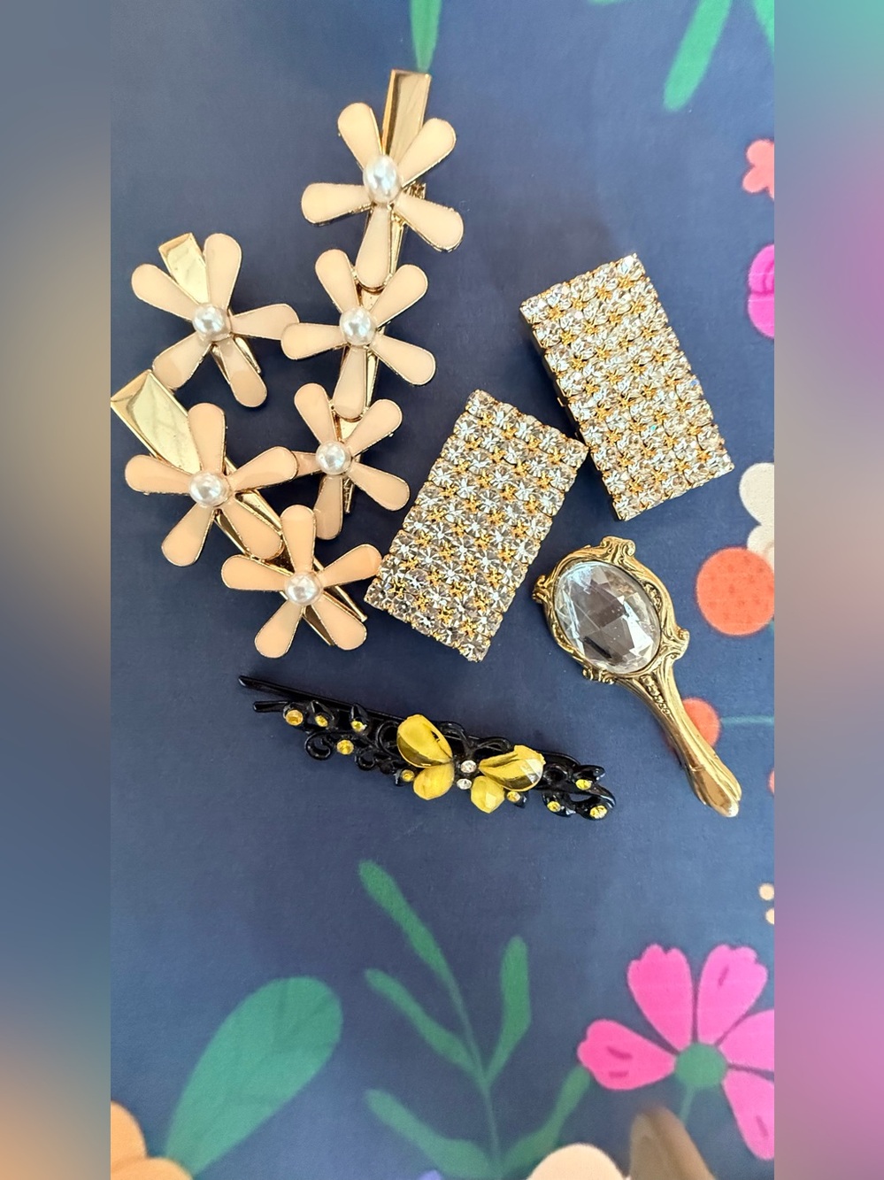 Assorted Brooch & Hairclips - Picture 2 of 3